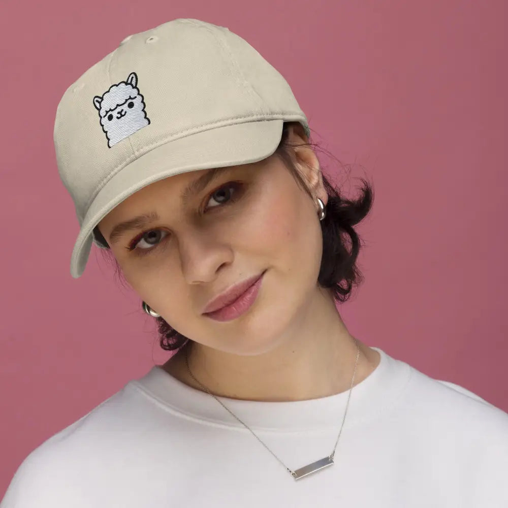 Eco friendly cap: woman in beige alpaca embroidered hat